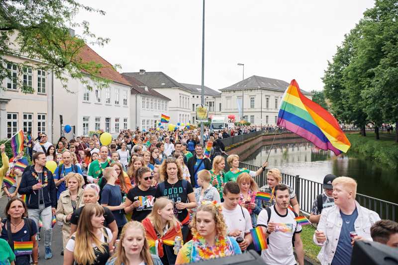 Menschen auf dem CSD in Oldenburg 2019